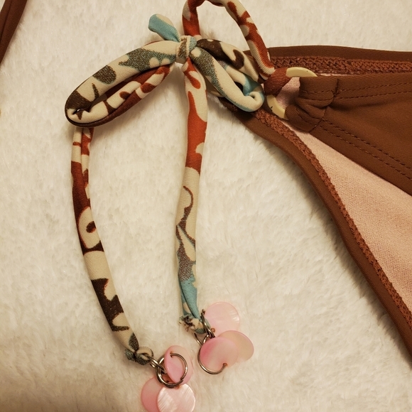 Powder Room Bikini Size Medium - Picture 2 of 4